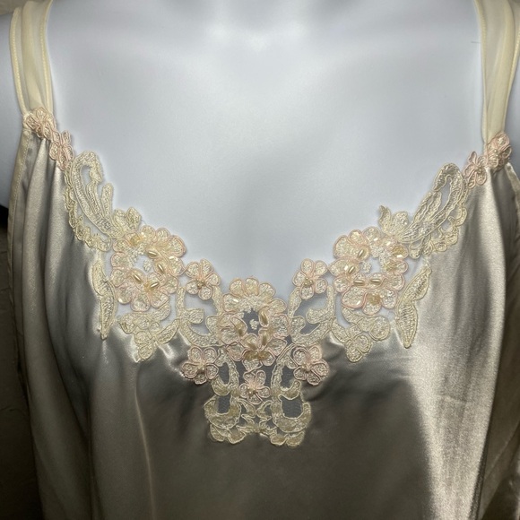 🤍Elegant Ivory Satin Peignoir Set - Robe and Gown - Picture 4 of 11